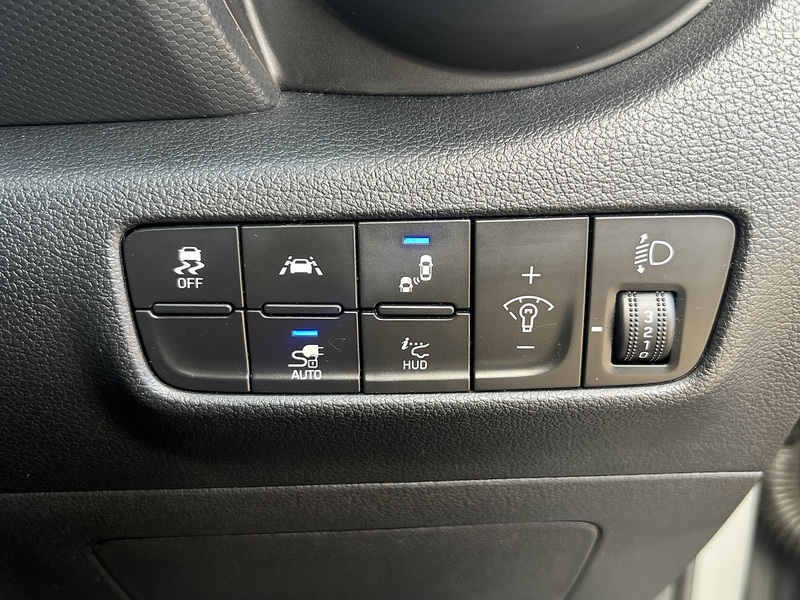 Hyundai KONA Premium SE - U11868