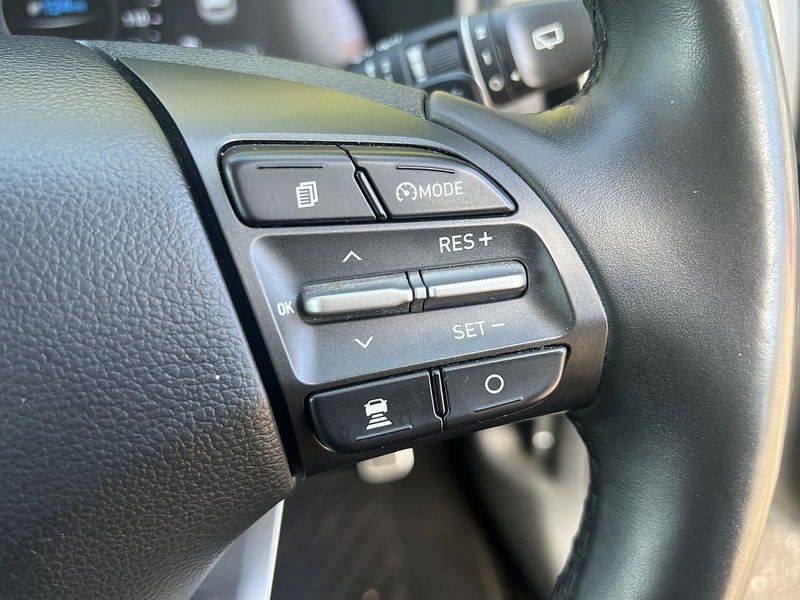 Hyundai KONA Premium SE - U11868