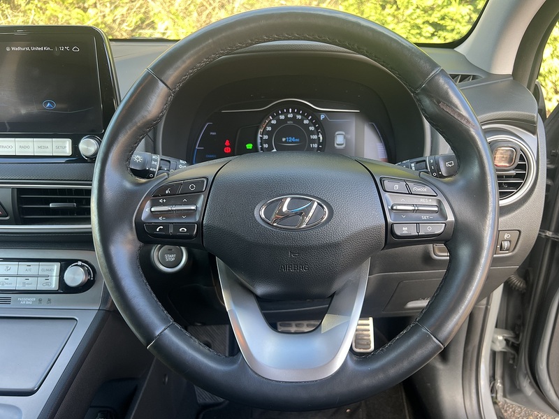 Hyundai KONA Premium SE - U11868