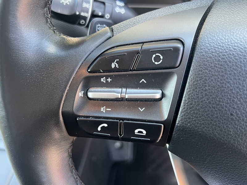 Hyundai KONA Premium SE - U11868