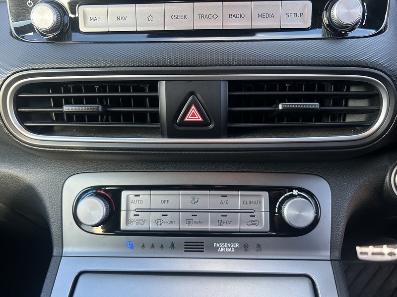 Hyundai KONA Premium SE - U11868