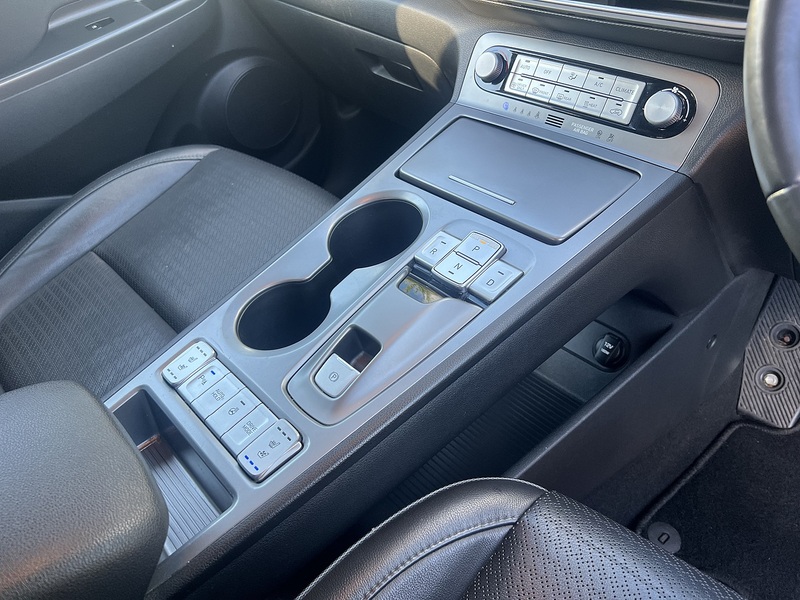 Hyundai KONA Premium SE - U11868