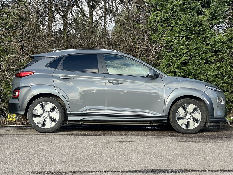 Hyundai KONA Premium SE - U11868