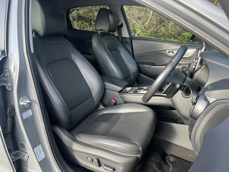 Hyundai KONA Premium SE - U11868