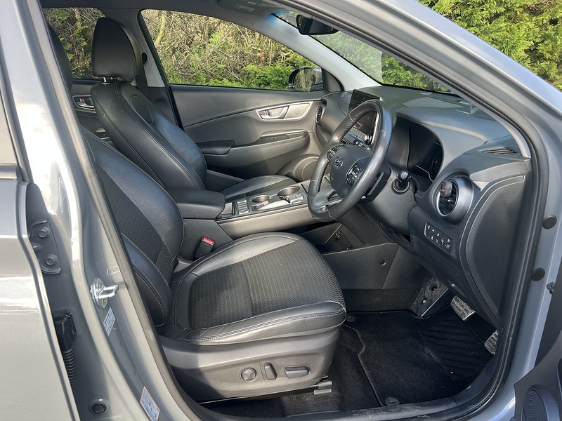 Hyundai KONA Premium SE - U11868