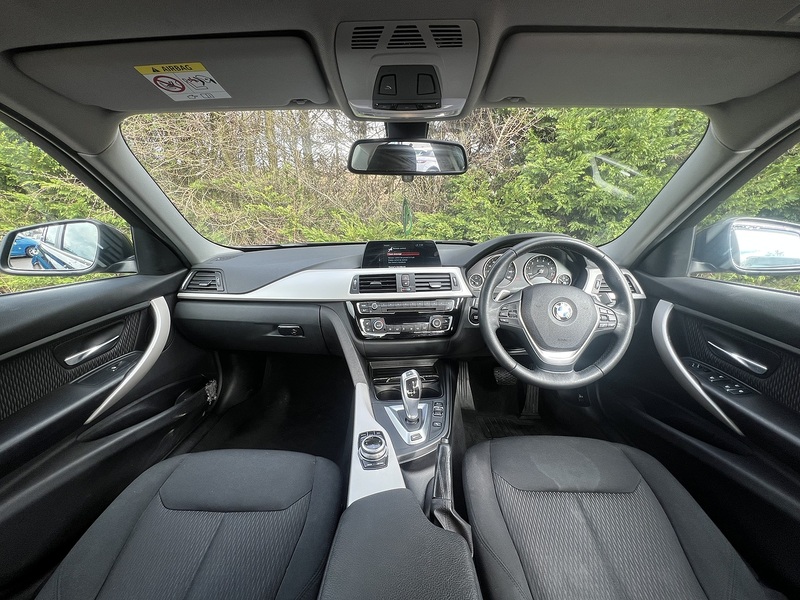 BMW 3 Series 330e SE - U11869