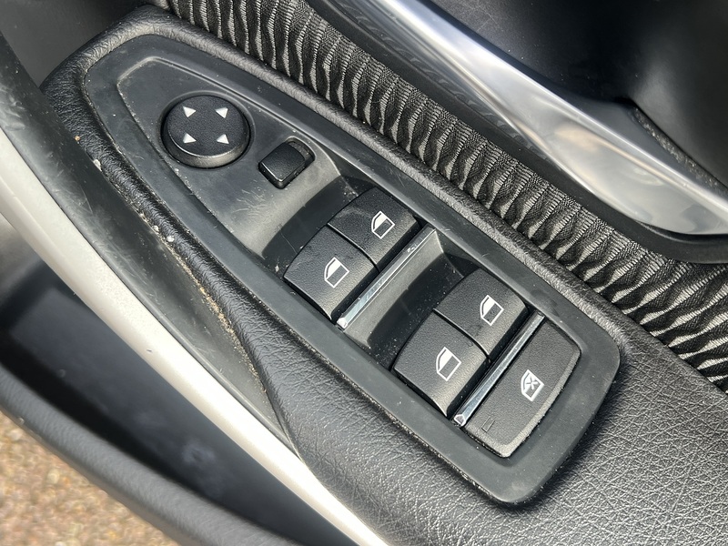 BMW 3 Series 330e SE - U11869