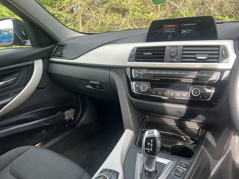 BMW 3 Series 330e SE - U11869