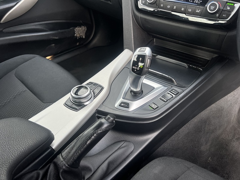 BMW 3 Series 330e SE - U11869