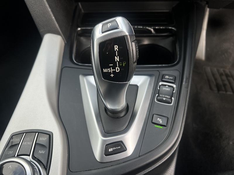 BMW 3 Series 330e SE - U11869