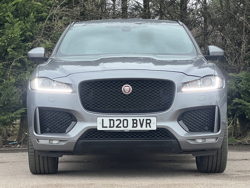 Jaguar F-PACE D180 Chequered Flag - U11870