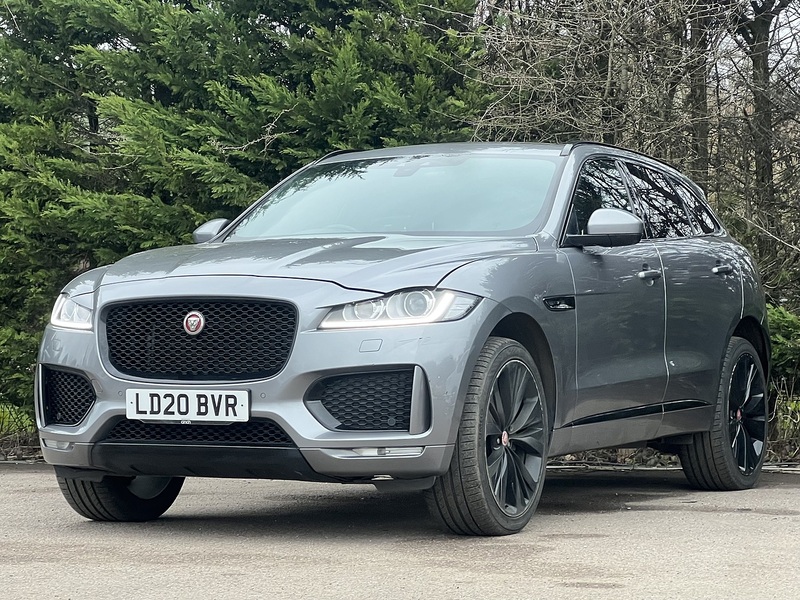 Jaguar F-PACE D180 Chequered Flag - U11870