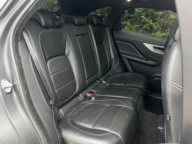 Jaguar F-PACE D180 Chequered Flag - U11870