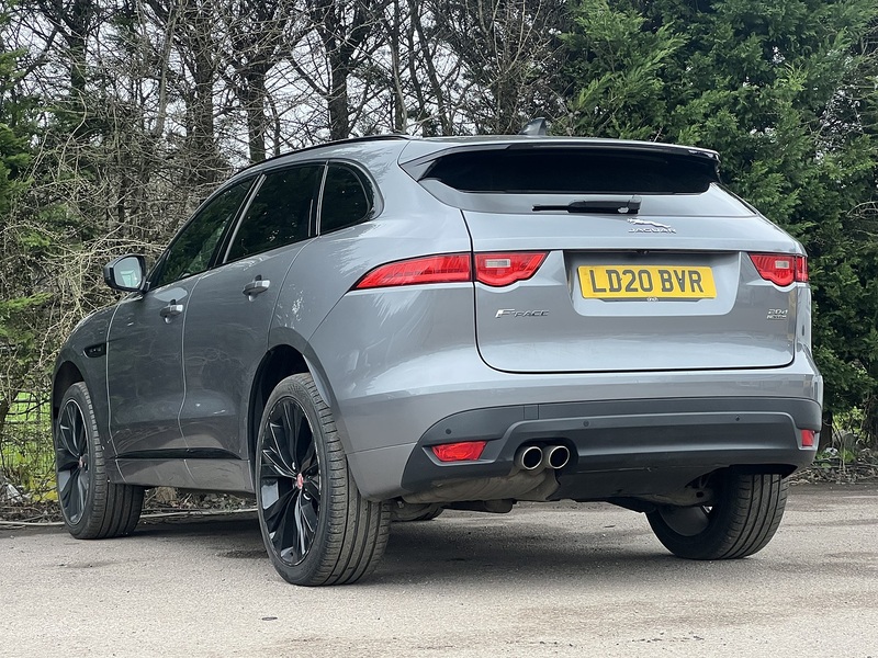 Jaguar F-PACE D180 Chequered Flag - U11870