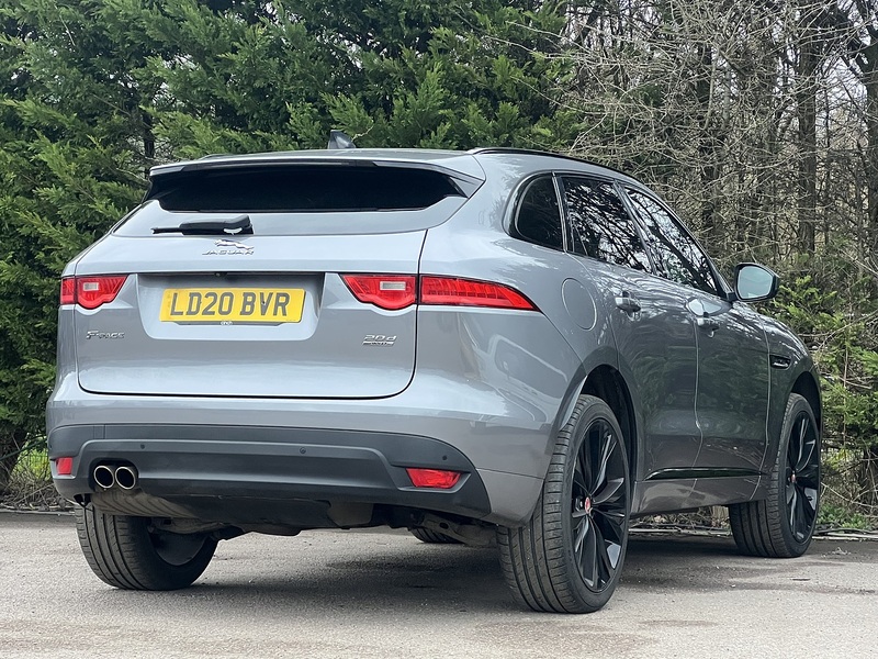 Jaguar F-PACE D180 Chequered Flag - U11870