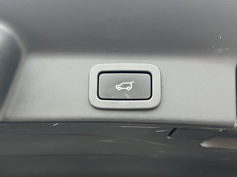 Jaguar F-PACE D180 Chequered Flag - U11870