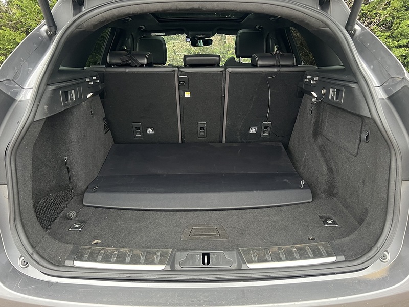 Jaguar F-PACE D180 Chequered Flag - U11870