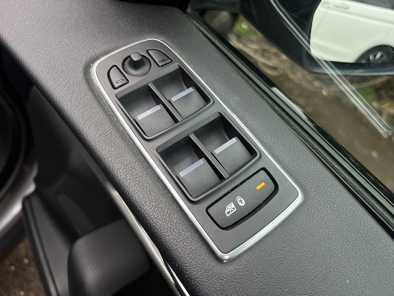 Jaguar F-PACE D180 Chequered Flag - U11870