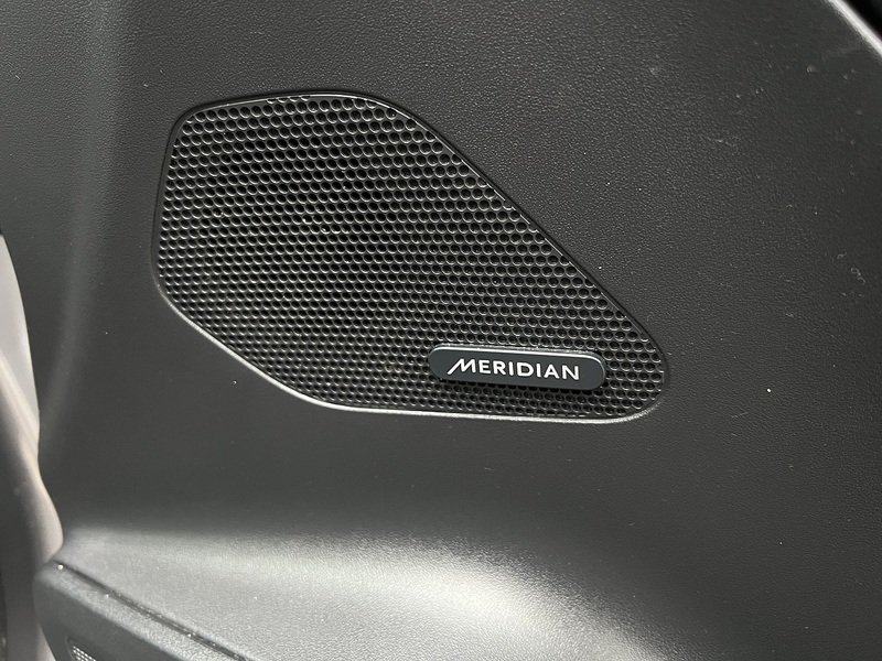 Jaguar F-PACE D180 Chequered Flag - U11870