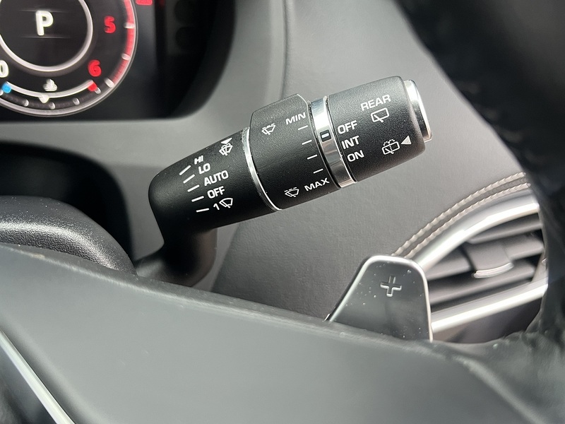 Jaguar F-PACE D180 Chequered Flag - U11870