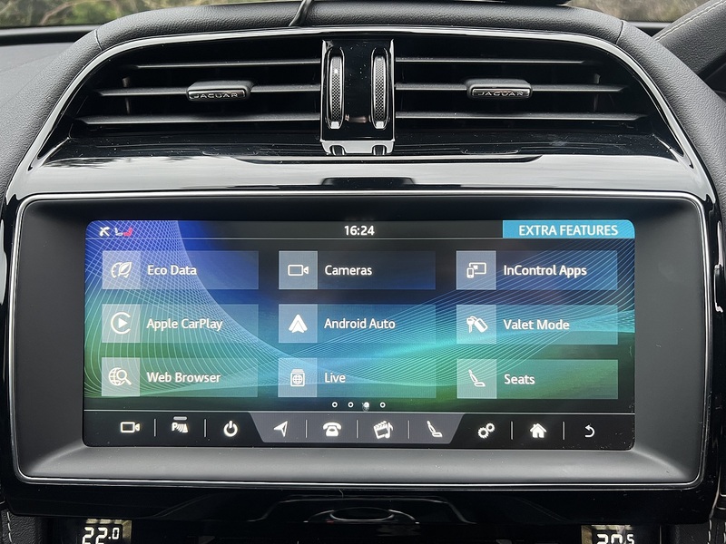 Jaguar F-PACE D180 Chequered Flag - U11870