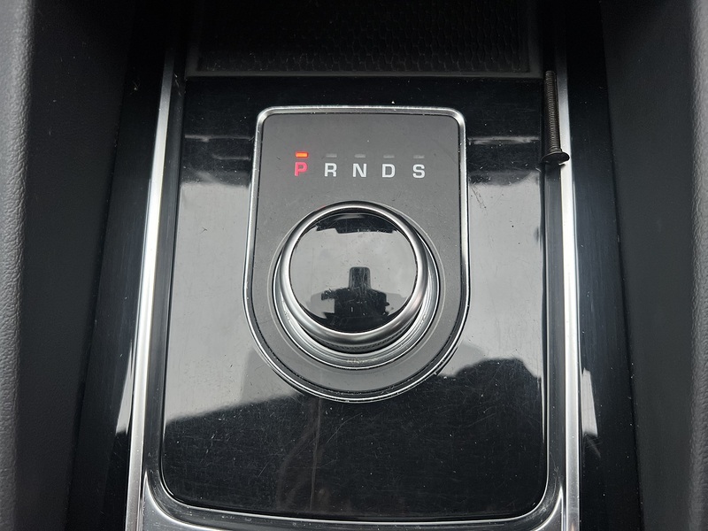 Jaguar F-PACE D180 Chequered Flag - U11870