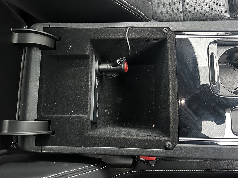 Jaguar F-PACE D180 Chequered Flag - U11870