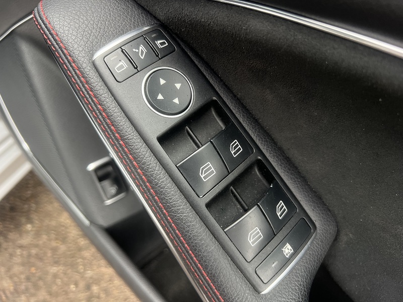 Mercedes-Benz Cla Cla 180 Amg Line Premium Plus - U11872