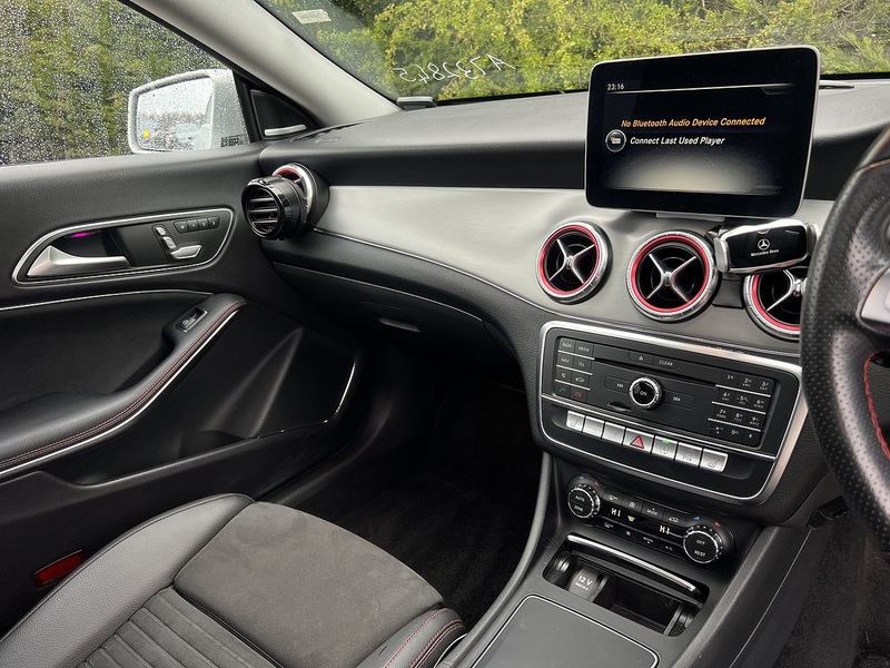 Mercedes-Benz Cla Cla 180 Amg Line Premium Plus - U11872