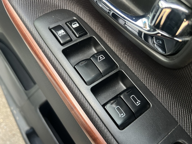 Nissan Elgrand 250 Highway Star Urban Selection - U11878