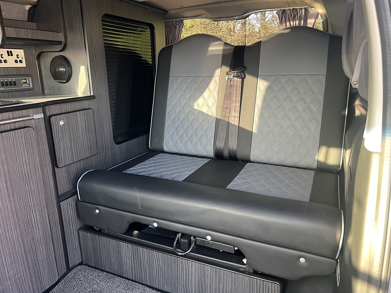 Nissan Elgrand 250 Highway Star Urban Selection - U11878