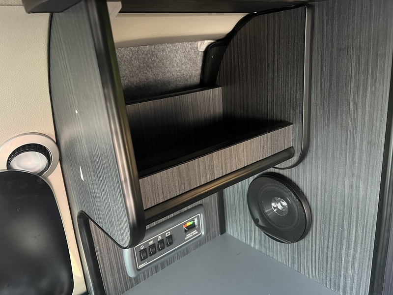 Nissan Elgrand 250 Highway Star Urban Selection - U11878