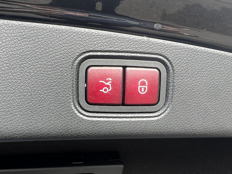 Mercedes-Benz E Class E220d AMG Line - U11889