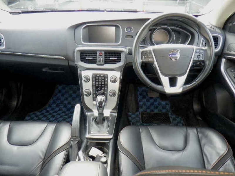 Volvo V40 BASEGRADE - U11895