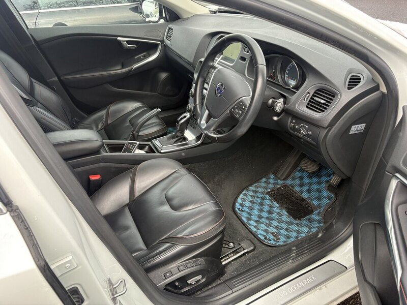 Volvo V40 BASEGRADE - U11895