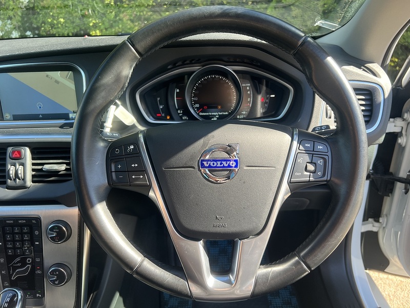 Volvo V40 BASEGRADE - U11895