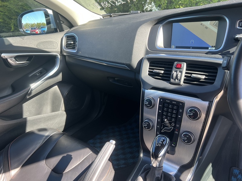 Volvo V40 BASEGRADE - U11895