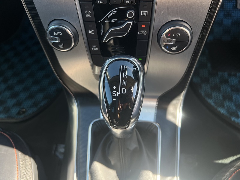 Volvo V40 BASEGRADE - U11895