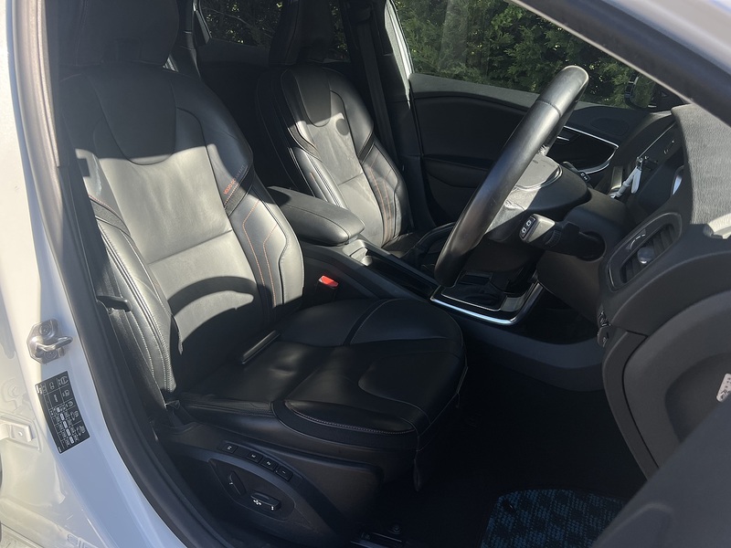 Volvo V40 BASEGRADE - U11895
