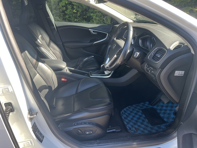 Volvo V40 BASEGRADE - U11895