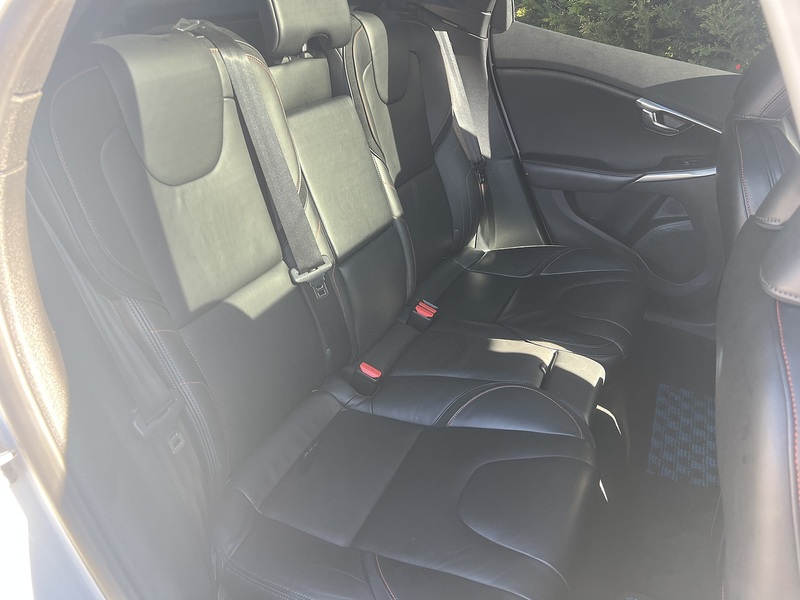 Volvo V40 BASEGRADE - U11895