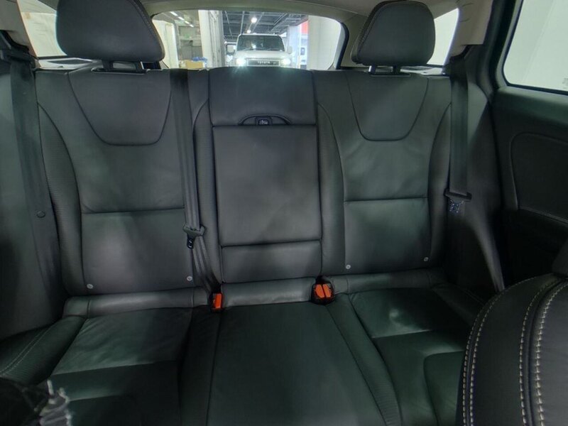 Volvo V60 T4 R-Design - U11896