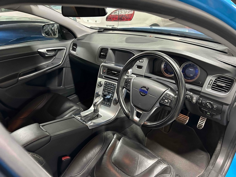Volvo V60 T4 R-Design - U11896