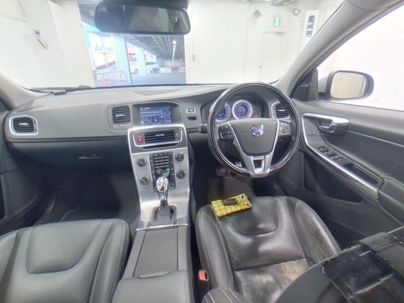 Volvo V60 T4 R-Design - U11896