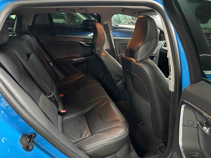 Volvo V60 T4 R-Design - U11896