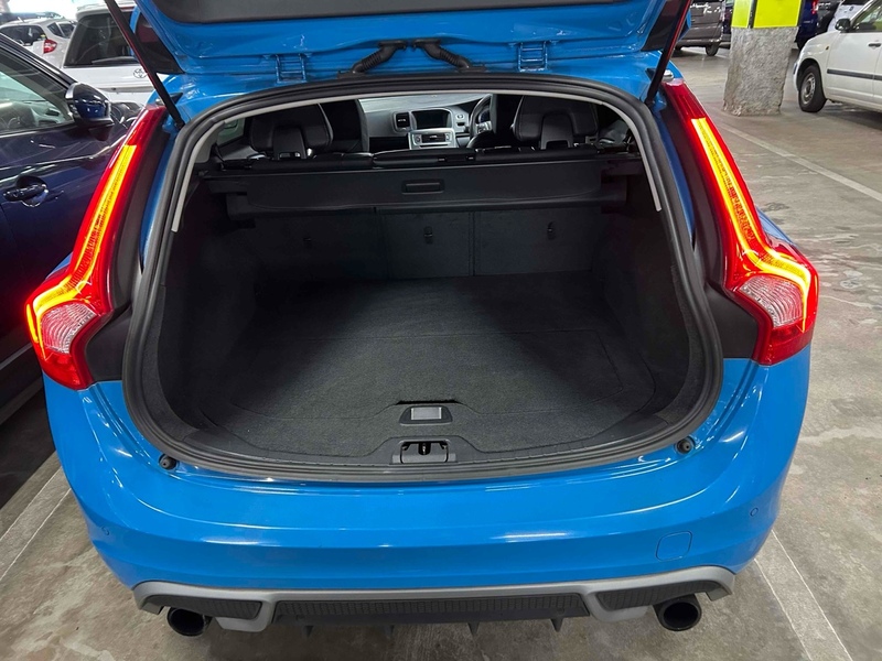 Volvo V60 T4 R-Design - U11896
