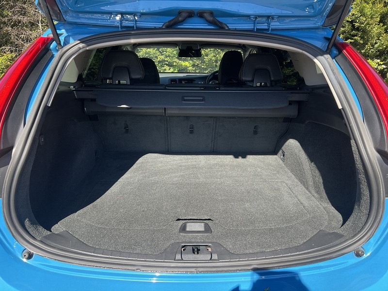Volvo V60 T4 R-Design - U11896