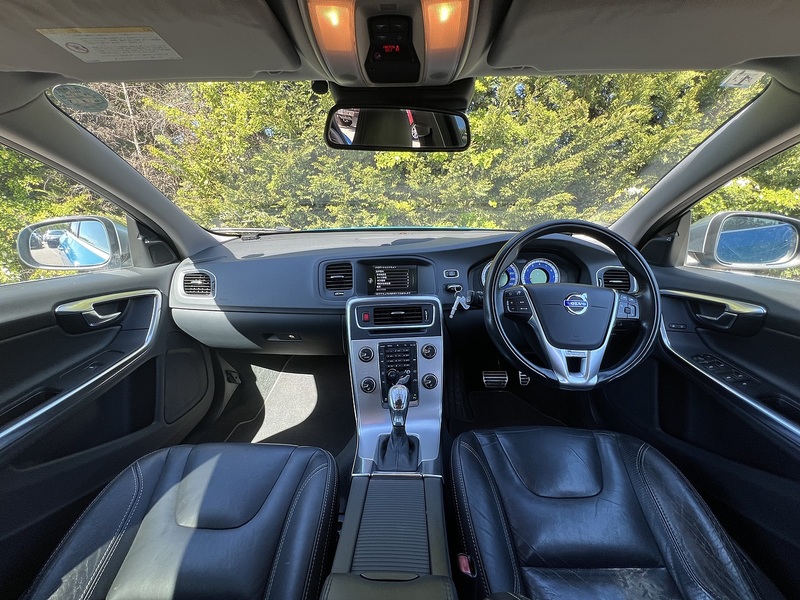 Volvo V60 T4 R-Design - U11896