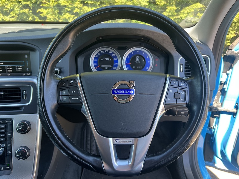 Volvo V60 T4 R-Design - U11896