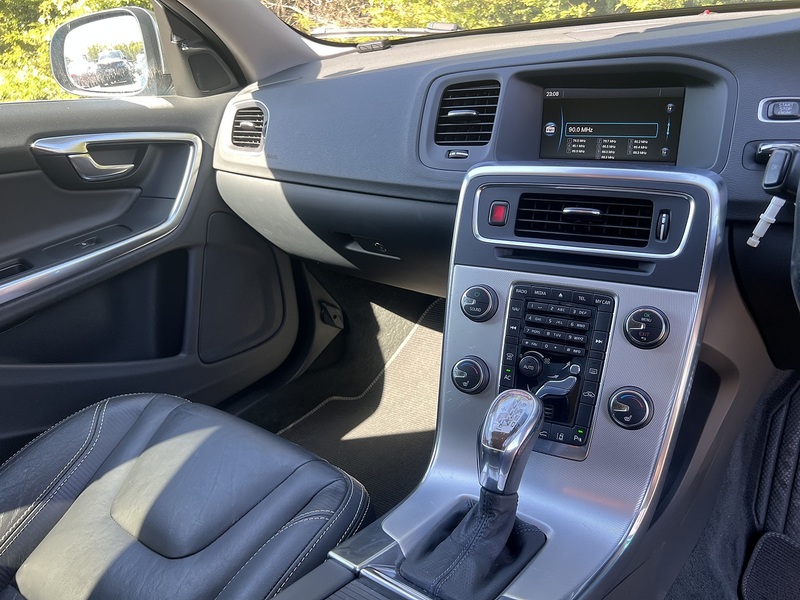Volvo V60 T4 R-Design - U11896